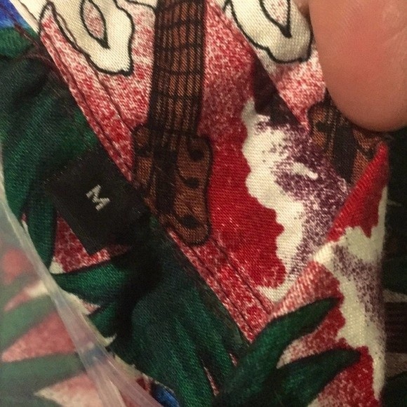 Uluwatu Men's Hawaiian Shirt Guitars Button Down - Picture 7 of 7